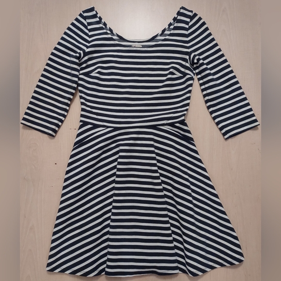 Hollister Black and White Striped Mini Skater Dress with 3/4 Length Slee… - Picture 1 of 7